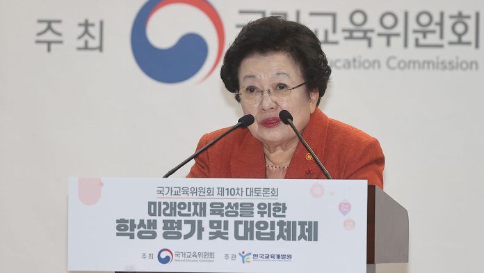 국교위 국민참여위원 60% "수능 논·서술형 도입 필요"